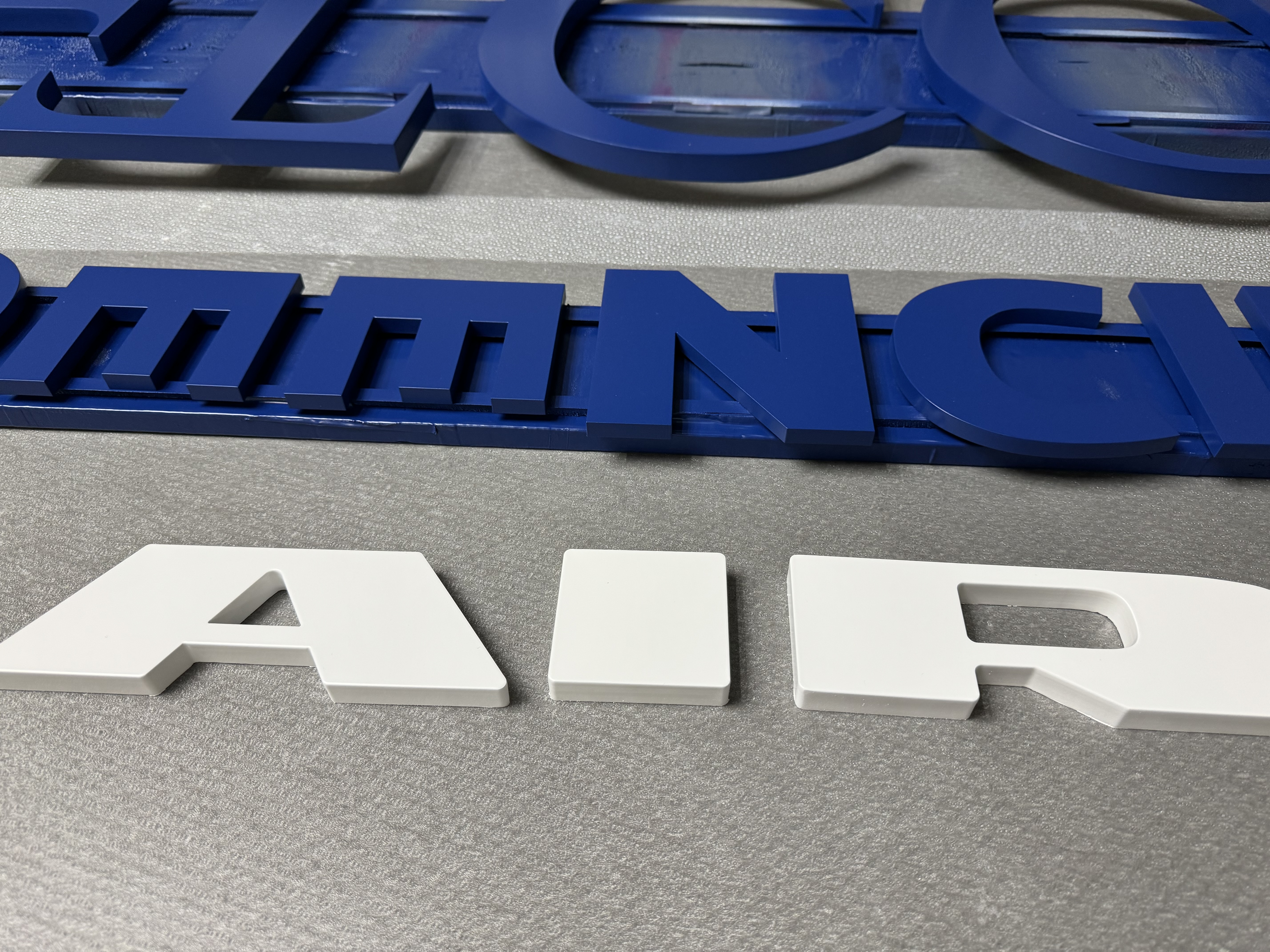 Lackiertes Acrylglas als hochwertiges VISUP Materialdetail
